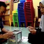 Kisah Si Penjaga ‘Parking’ Buka Sekolah Untuk Golongan Miskin Buat Ramai Orang KAGUM. Kisah Si Penjaga ‘Parking’ Buka Sekolah Untuk Golongan Miskin Buat Ramai Orang KAGUM.