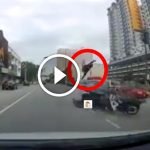Seram. Rider Melambung Tinggi Kena Langgar Kereta Di Terengganu. Ada Video. Seram. Rider Melambung Tinggi Kena Langgar Kereta Di Terengganu. Ada Video.