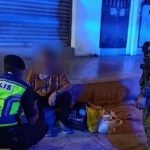 Jumpa Wanita Ini Seorang Diri Di Kaki Lima Kedai. Lepas Siasat Ini Puncanya. Jumpa Wanita Ini Seorang Diri Di Kaki Lima Kedai. Lepas Siasat Ini Puncanya.