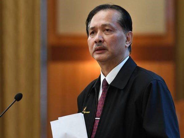 Kepada Individu Yg Pernah ‘Curi’ Sanitizer Dan Mask Milik Hospital. Ini Pesanan Dr. Noor Hisham . Kepada Individu Yg Pernah ‘Curi’ Sanitizer Dan Mask Milik Hospital. Ini Pesanan Dr. Noor Hisham .