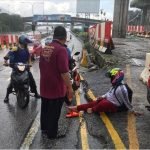 Sebak Lihat Nasi Dibeli Untuk Santapan Keluarga Bertaburan Atas Jalan Sebak Lihat Nasi Dibeli Untuk Santapan Keluarga Bertaburan Atas Jalan