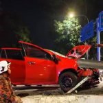 Jurujual Maut Besi Tembus Kereta Jurujual Maut Besi Tembus Kereta