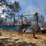Nenek Dan 2 Cucu Nyaris Maut Dalam Kebakaran Rumah Mereka. Nenek Dan 2 Cucu Nyaris Maut Dalam Kebakaran Rumah Mereka.