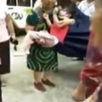 VIDEO : Detik-Detik Mendebarkan Kanak-Kanak Jatuh Dari Bangunan 3 Tingkat. VIDEO : Detik-Detik Mendebarkan Kanak-Kanak Jatuh Dari Bangunan 3 Tingkat.