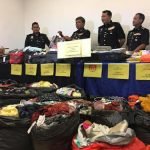 Polis Tangkap Pencuri Pakaian Dan Rampas Ribuan Pakaian Berjumlah RM200k. Polis Tangkap Pencuri Pakaian Dan Rampas Ribuan Pakaian Berjumlah RM200k.