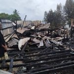 6 Beranak Nyaris Rentung Apabila Rumah Mereka Hangus Terbakar. 6 Beranak Nyaris Rentung Apabila Rumah Mereka Hangus Terbakar.
