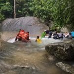 Remaja Lelaki Lemas Tersepit Dicelah Batu. Remaja Lelaki Lemas Tersepit Dicelah Batu.