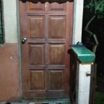 Bau Busuk Selepas Ketukan Pintu Bau Busuk Selepas Ketukan Pintu