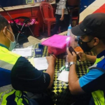 Lelaki Simbah Air Panas Pada Anggota Penguat Kuasa. Lelaki Simbah Air Panas Pada Anggota Penguat Kuasa.