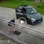 (Video) Rakaman Dari CCTV Buat Ramai Sangka Wanita Diculik, Rupanya-Rupanya Ini Yang Berlaku (Video) Rakaman Dari CCTV Buat Ramai Sangka Wanita Diculik, Rupanya-Rupanya Ini Yang Berlaku
