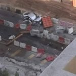 Kren Jatuh Hempap Kereta. 2 Pekerja Maut. ADA VIDEO Kren Jatuh Hempap Kereta. 2 Pekerja Maut. ADA VIDEO
