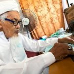 Tukang Jahit Berusia 92 Tahun Semangat Siapkan Tempahan Bagi Musim Aidilfitri Tukang Jahit Berusia 92 Tahun Semangat Siapkan Tempahan Bagi Musim Aidilfitri