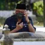 Netizen ‘Serang’ PM Kerana Ziarah Kubur. Ini Puncanya Netizen ‘Serang’ PM Kerana Ziarah Kubur. Ini Puncanya