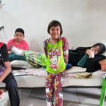 Ibu Menghidap Kanser Otak, Remaja 14 Tahun Ambil Alih Tugas Urus Rumah Sebelum Ke Sekolah Ibu Menghidap Kanser Otak, Remaja 14 Tahun Ambil Alih Tugas Urus Rumah Sebelum Ke Sekolah