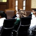 Pelakon Terkenal Nia Ramadhani Dijatuhi Hukuman Penjara Setahun Pelakon Terkenal Nia Ramadhani Dijatuhi Hukuman Penjara Setahun
