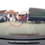 (VIDEO) Sebelum Naik Lori Polis, OKT Sempat Larikan Diri (VIDEO) Sebelum Naik Lori Polis, OKT Sempat Larikan Diri