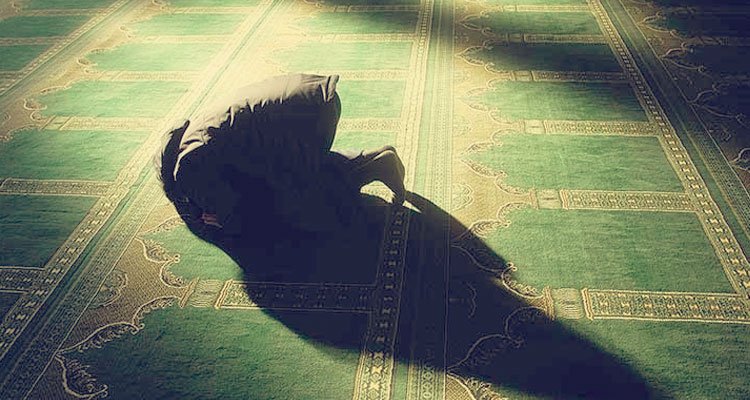 Inilah 7 GANGGUAN Ketika Solat.