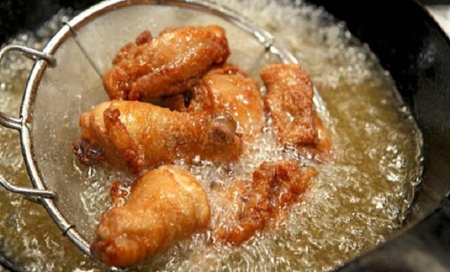 6 Tips Goreng Ayam Supaya Tak Mentah Dan Isi Dalam Tak Berdarah.