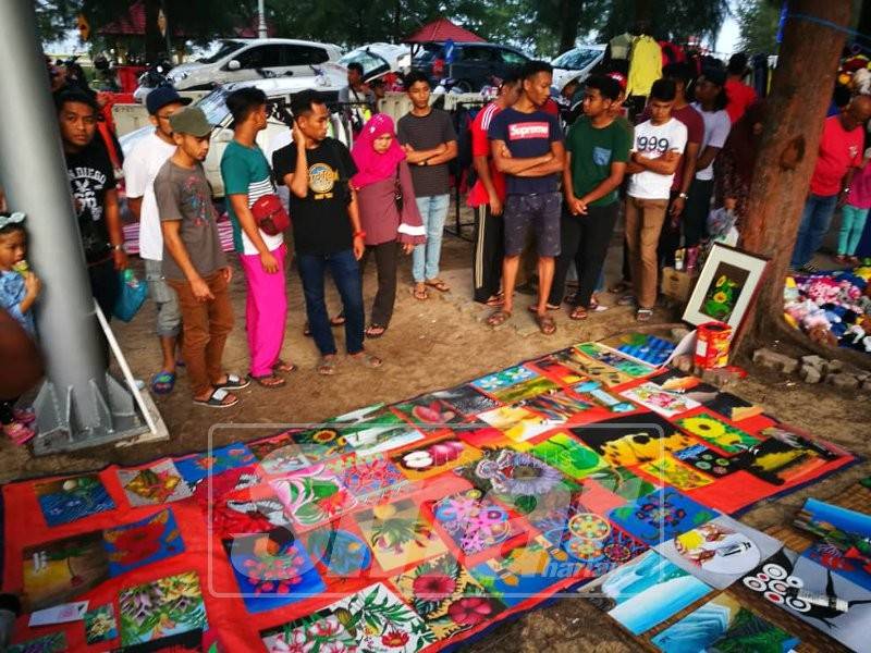 Dilahirkan Tanpa Tangan. Tetapi Hasil Seni Lukisannya Buat Ramai Orang TERUJA.