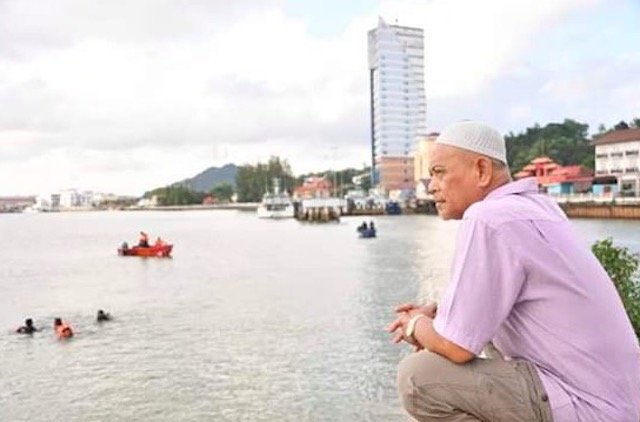 Mayat Hero Abdul Bari Akhirnya Ditemui 2.5KM Dari Lokasi . AL FATIHAH.