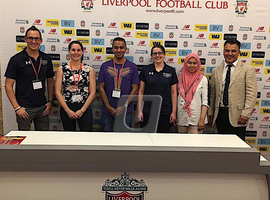 TAHNIAH. Puan Aleah Melayu Pertama Bekerja Bersama Pasukan Bola Sepak Liverpool. ٱلْـحَـمْـدُ للهِ