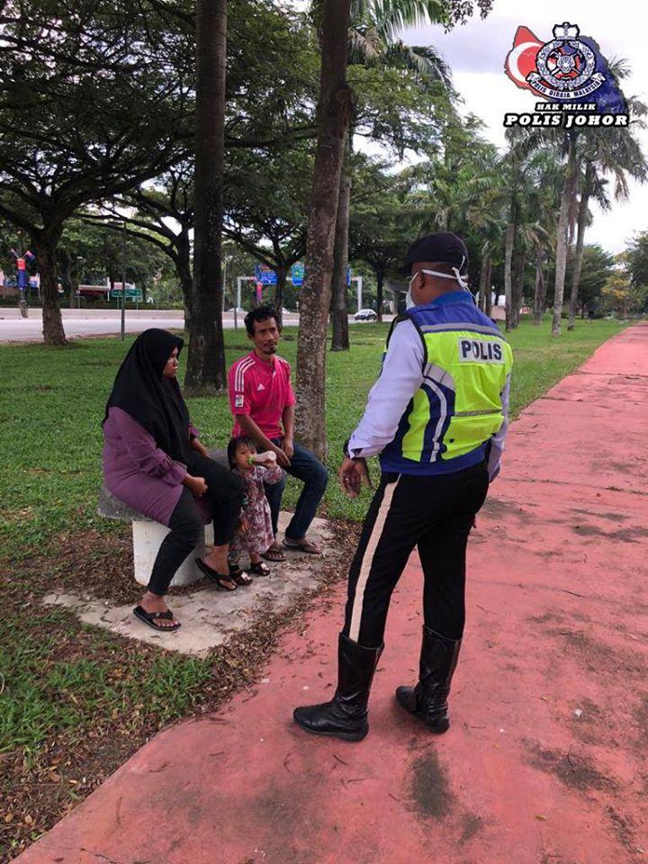 Jumpa Keluarga Ini Di Taman Permainan. Apa Yang Jadi Lepas ...