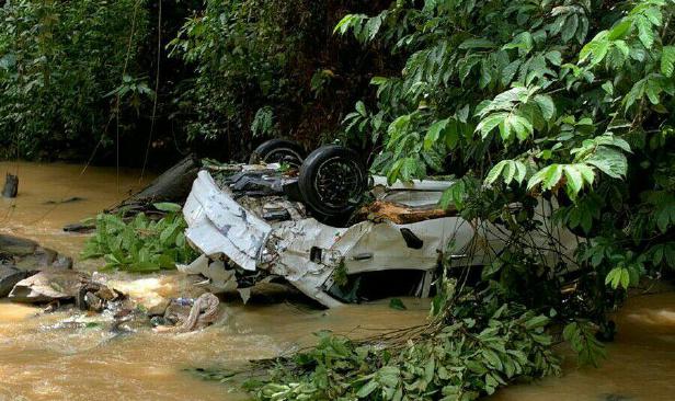 Kereta Terjunam Dalam Sungai, 4 Orang Parah : KHALIFAH ...