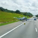 Sebuah Pesawat Mendarat Cemas Di Lebuhraya Utara-Selatan . Sebuah Pesawat Mendarat Cemas Di Lebuhraya Utara-Selatan .