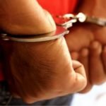 Berang Ditegur. Seorang Pakcik Tendang Dan Ugut Bunuh Anggota Polis. Berang Ditegur. Seorang Pakcik Tendang Dan Ugut Bunuh Anggota Polis.