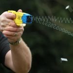 Enggan Letak Senjata.. Budak 10 Tahun Direnjat 50,000 Voltan Elektrik Enggan Letak Senjata.. Budak 10 Tahun Direnjat 50,000 Voltan Elektrik