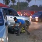 (Video) Polis Minta Penunggang Motosikal Yang Dilanggar Honda CRV Tampil Beri Keterangan (Video) Polis Minta Penunggang Motosikal Yang Dilanggar Honda CRV Tampil Beri Keterangan