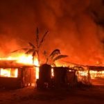 Panik Lihat Rumah Jiran Terbakar,Ibu Nekad Bawa 7 Anak Terjun Sungai Panik Lihat Rumah Jiran Terbakar,Ibu Nekad Bawa 7 Anak Terjun Sungai