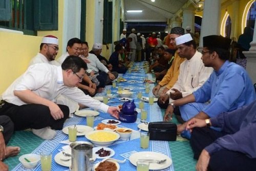Masjid Jemput Bukan Islam Berbuka Puasa Bersama