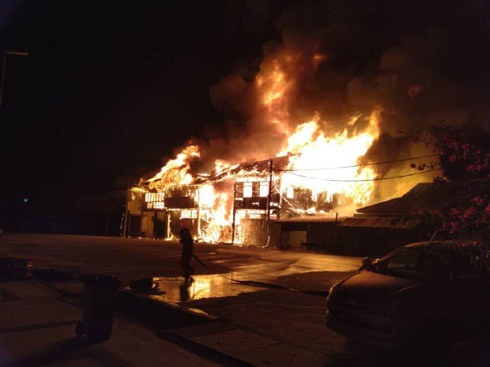 Tujuh Unit Rumah Kedai Dua Tingkat Hangus Terbakar