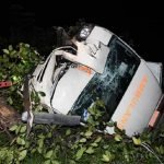 Ambulans Jatuh Tebing Ketika Dalam Perjalanan Mengambil Pesakit Ambulans Jatuh Tebing Ketika Dalam Perjalanan Mengambil Pesakit