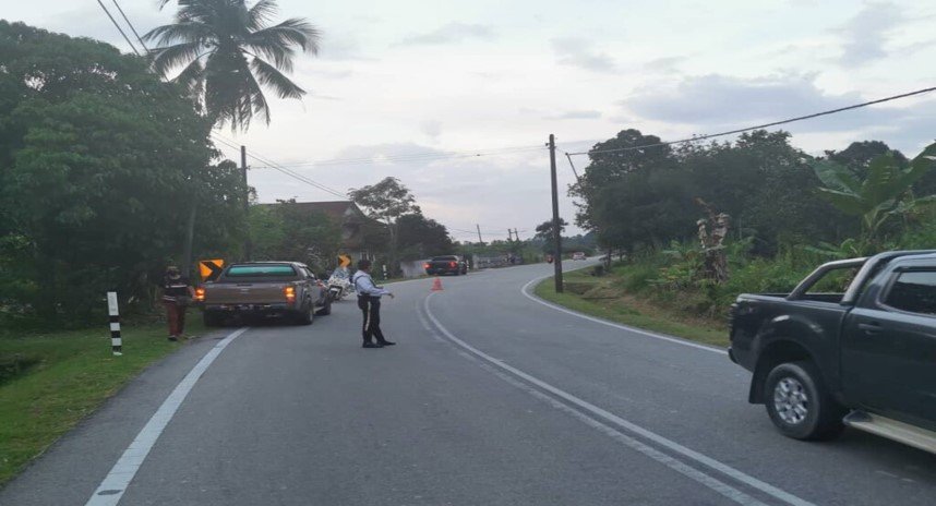 Pelajar Tingkatan Dua Maut Motosikal Terbabas Di Selekoh