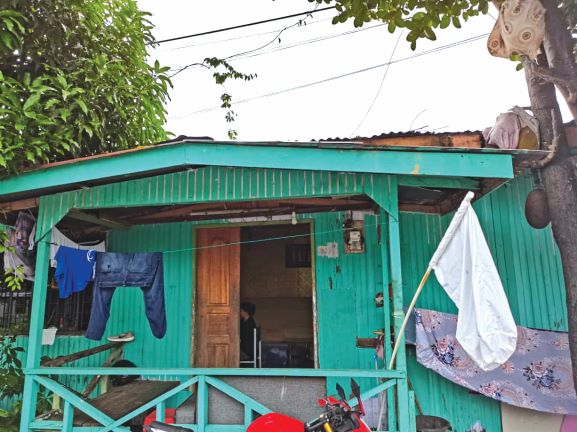 Naikkan Bendera Putih, Jiran Pandang Seperti Pencuri