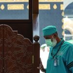 Lelaki Ini Kongsi Kisah 40 Tahun Jadi Tukang Cuci Masjidilharam. Lelaki Ini Kongsi Kisah 40 Tahun Jadi Tukang Cuci Masjidilharam.