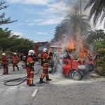 Pemandu J&T Rentung Selepas Lori Terbabas Elak Kon Pemandu J&T Rentung Selepas Lori Terbabas Elak Kon