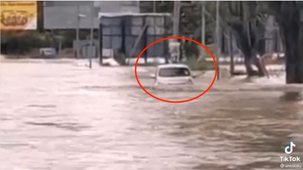 (Video) Selamba Redah Banjir, Myvi Ini Digelar Serba Boleh