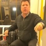Lelaki Berang Dengar Bacaan Al-Quran Dalam Komuter Lelaki Berang Dengar Bacaan Al-Quran Dalam Komuter