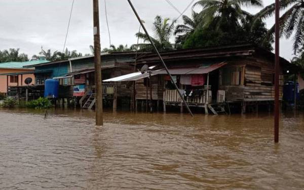 Banjir: Dua Lemas, Seorang Hilang Dibawa Arus