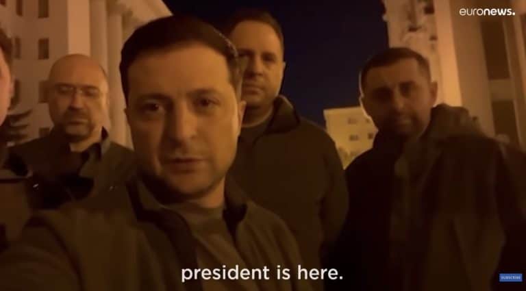 "Mungkin Ini Kali Terakhir Anda Lihat Saya Hidup.." Presiden Ukraine Rakam Dirinya Bersama Tentera