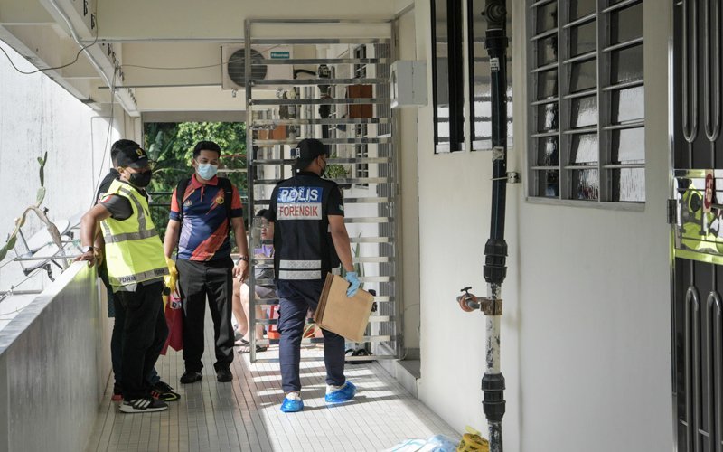 Terjun Dari Tingkat 12 Selepas Tikam Isteri Sehingga Mati. 