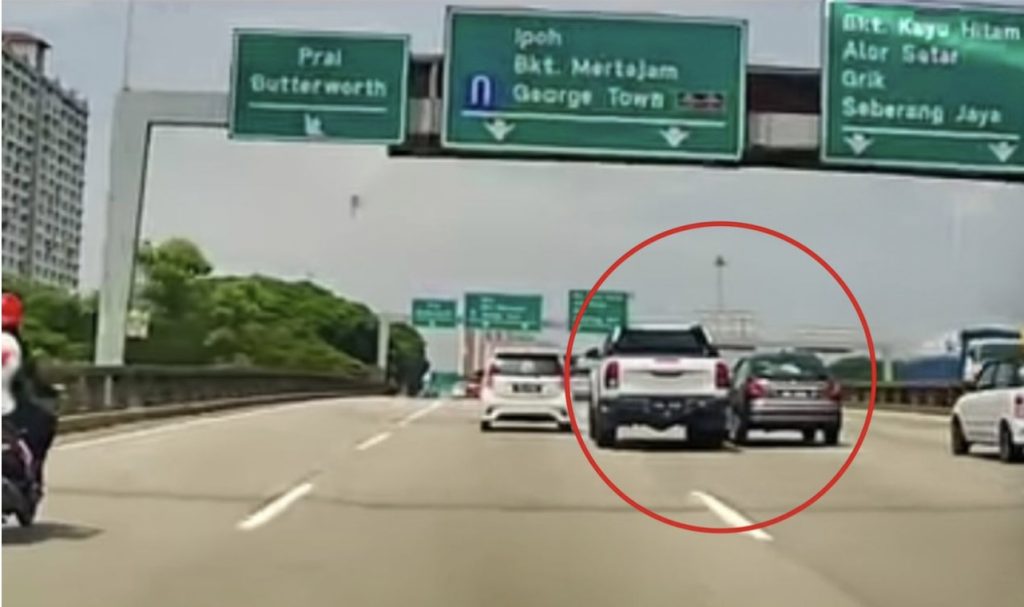 (VIDEO) Polis Buru Pemandu Pacuan empat Roda Yang Himpit Kereta