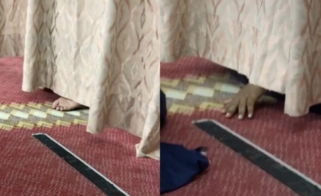 (VIDEO) Viral Tangan Lelaki 'Meliar' Di Pemisah Ruang Solat Wanita