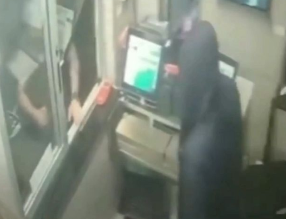 Anggota Bomba Tembak Pekerja 'Drive-Thru' McDonald's. Puncanya Mengejutkan!
