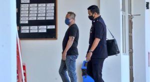 Padah! Pemandu Alphard Berlagak ‘Samseng’ Di Jalan Raya. Ini BALASANNYA Padah! Pemandu Alphard Berlagak 'Samseng' Di Jalan Raya. Ini BALASANNYA