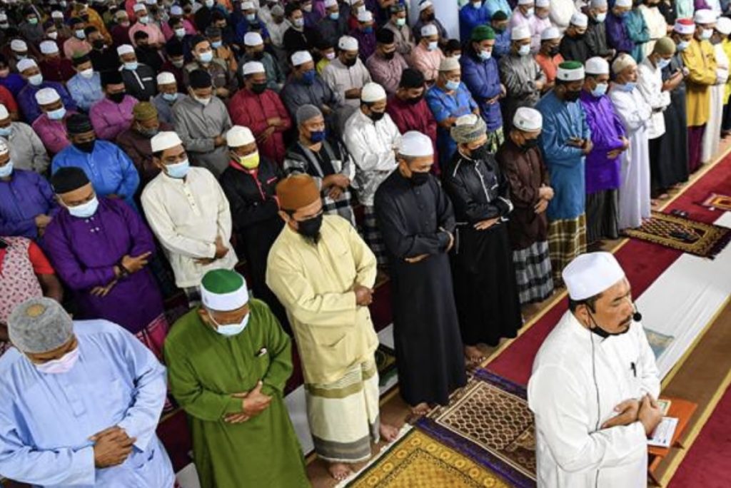 Mulai Esok Negeri Sembilan Benarkan Solat Rapat Saf