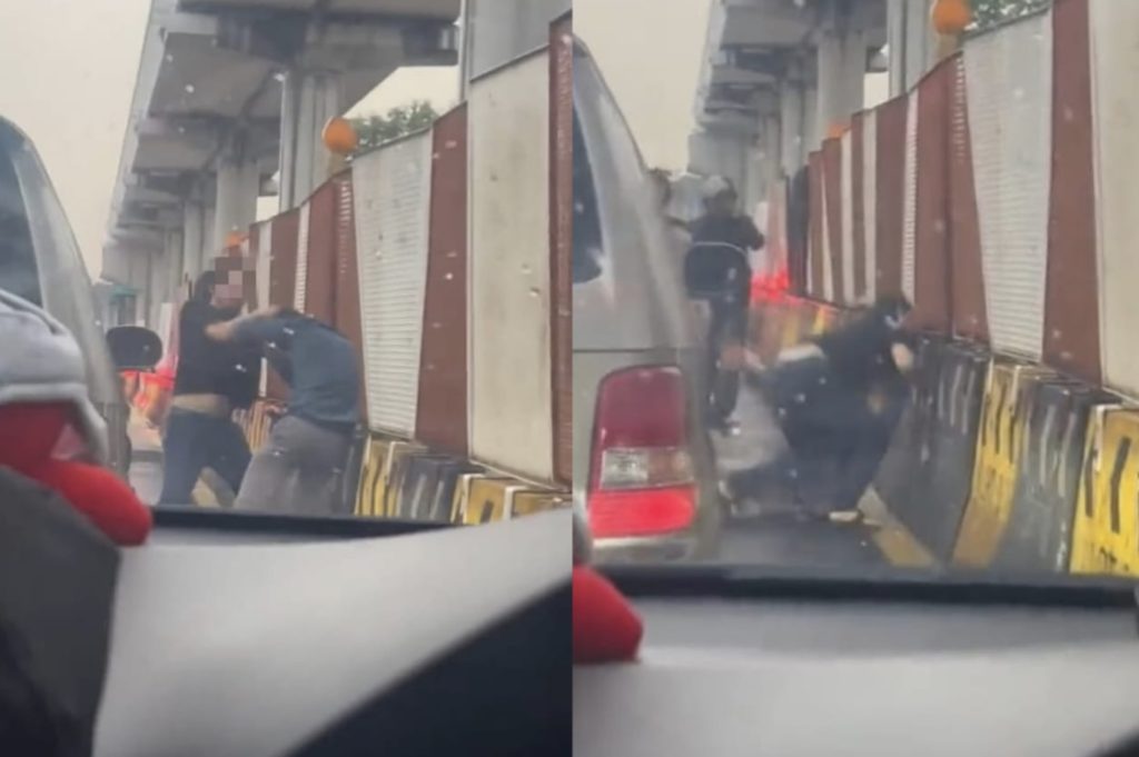 (VIDEO) Dua Lelaki Bergaduh, Bertumbuk Di Tepi Jalan. Ini Puncanya..